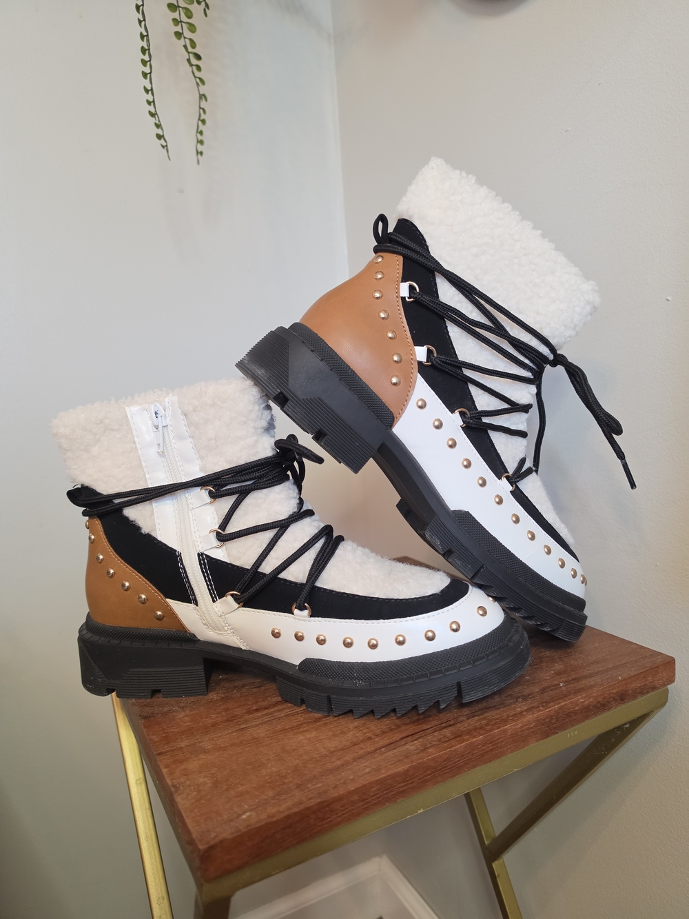 Shoe Dazzle White Tan Black Sherpa Lace-Up Ankle Boots